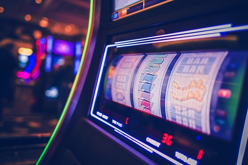 What are the games and other features in web slots? post thumbnail image