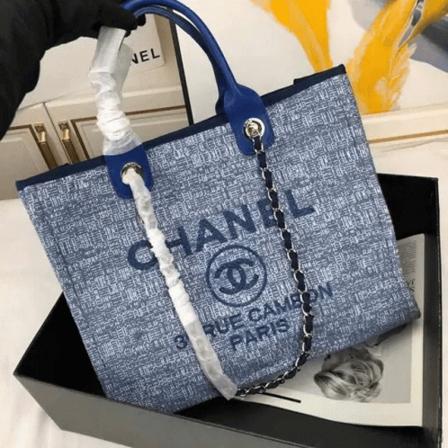 Choose the Right AAA Handbag: Tips post thumbnail image